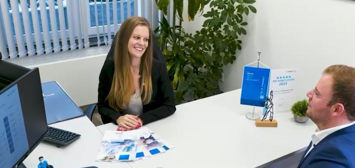 Romina im persönlichen Beratungsgespräch